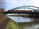 2005-02-05 Zug auf der Kanalbrücke.