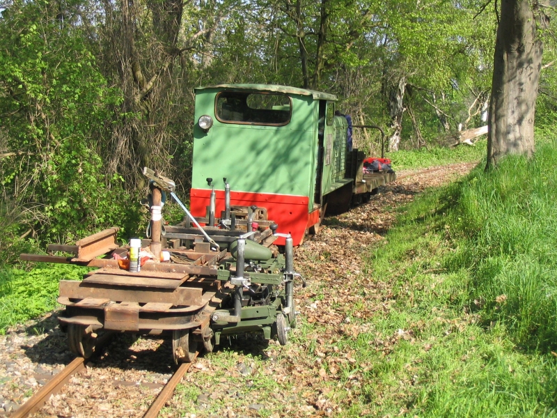 2005-04-23 Rasenmäherlore im Einsatz.